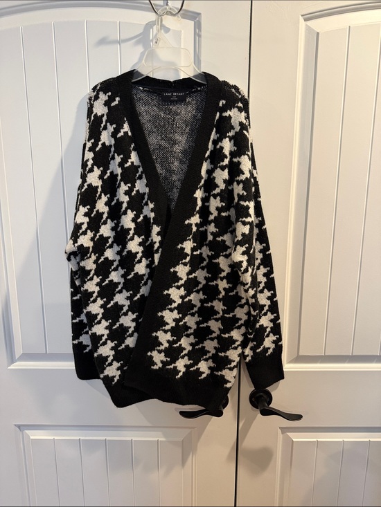 Lane Bryant Sweaters - Lane Bryant Black and White Houndstooth Open Front Cardigan